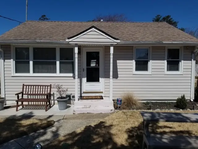 Front of the home before Cedar Tough built the new porch addition